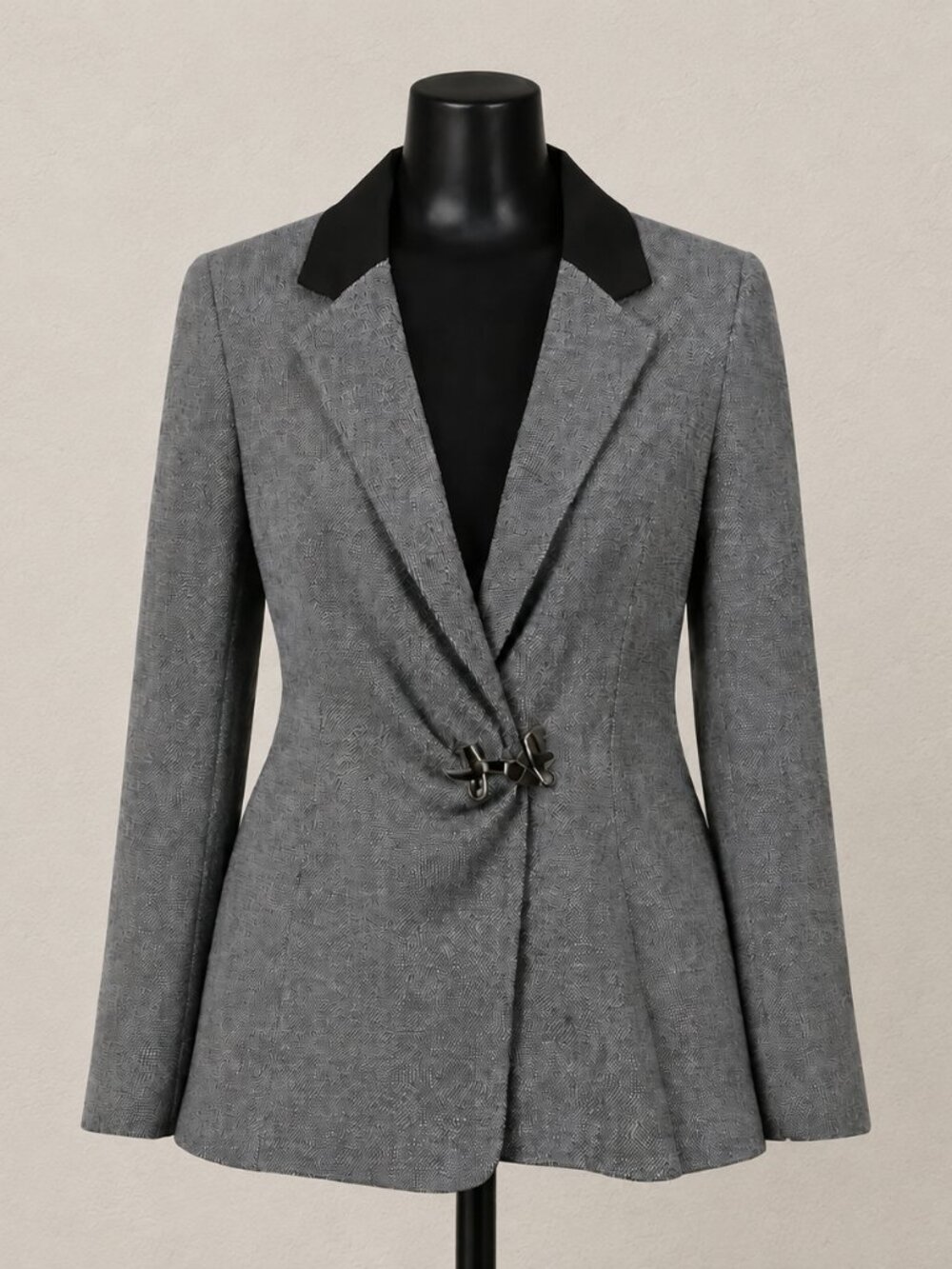 Etcetera Gray Jacquard Fitted Blazer Jacket Black Collar Metal Clasp NWOT Size 8